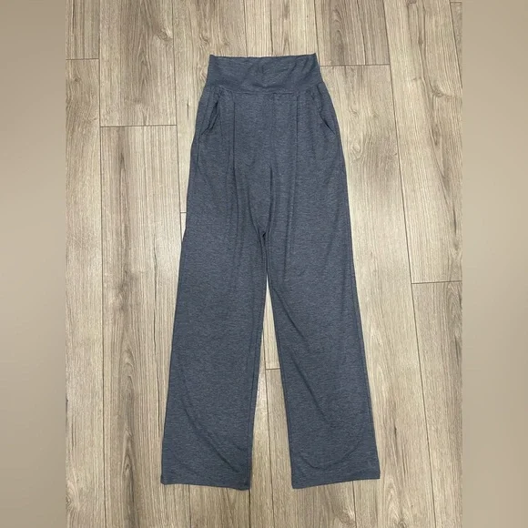 Vuori Lux At Ease Straight Leg Pants Size XS - Picture 2 of 12